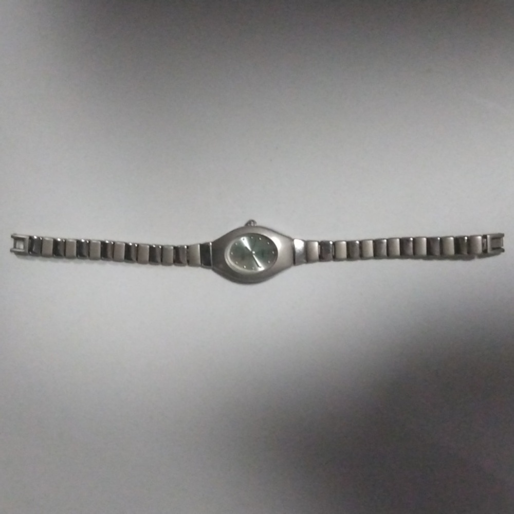 Vintage ladies oval Gucci watch